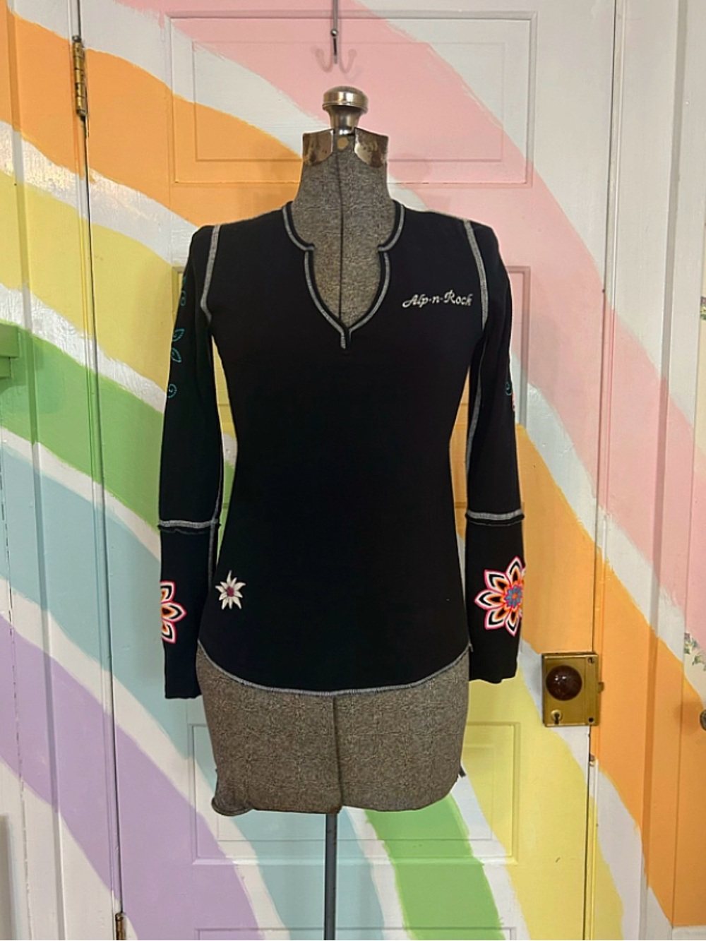 Alp-n-Rock RARE Winter Bloom Reversible Embroidered Floral Henley Sz 1/XS 🧡🎀 - Picture 3 of 15
